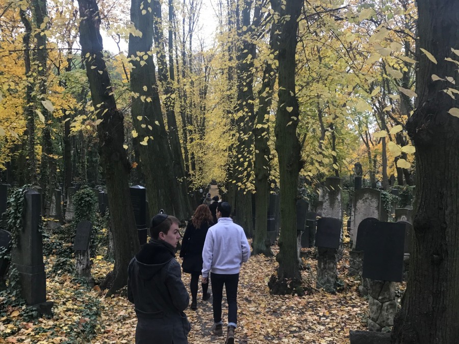 Students visit the autumnal Weißensee Friedhof in East Berlin